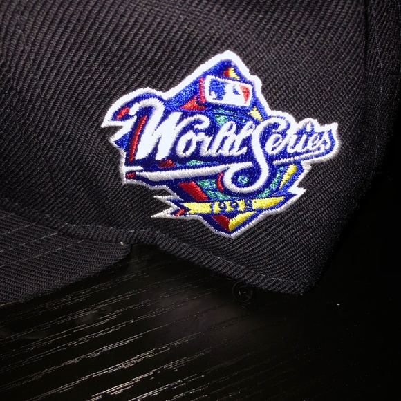 AUTHENTIC New York Yankees World Series Cap - Picture 2 of 5